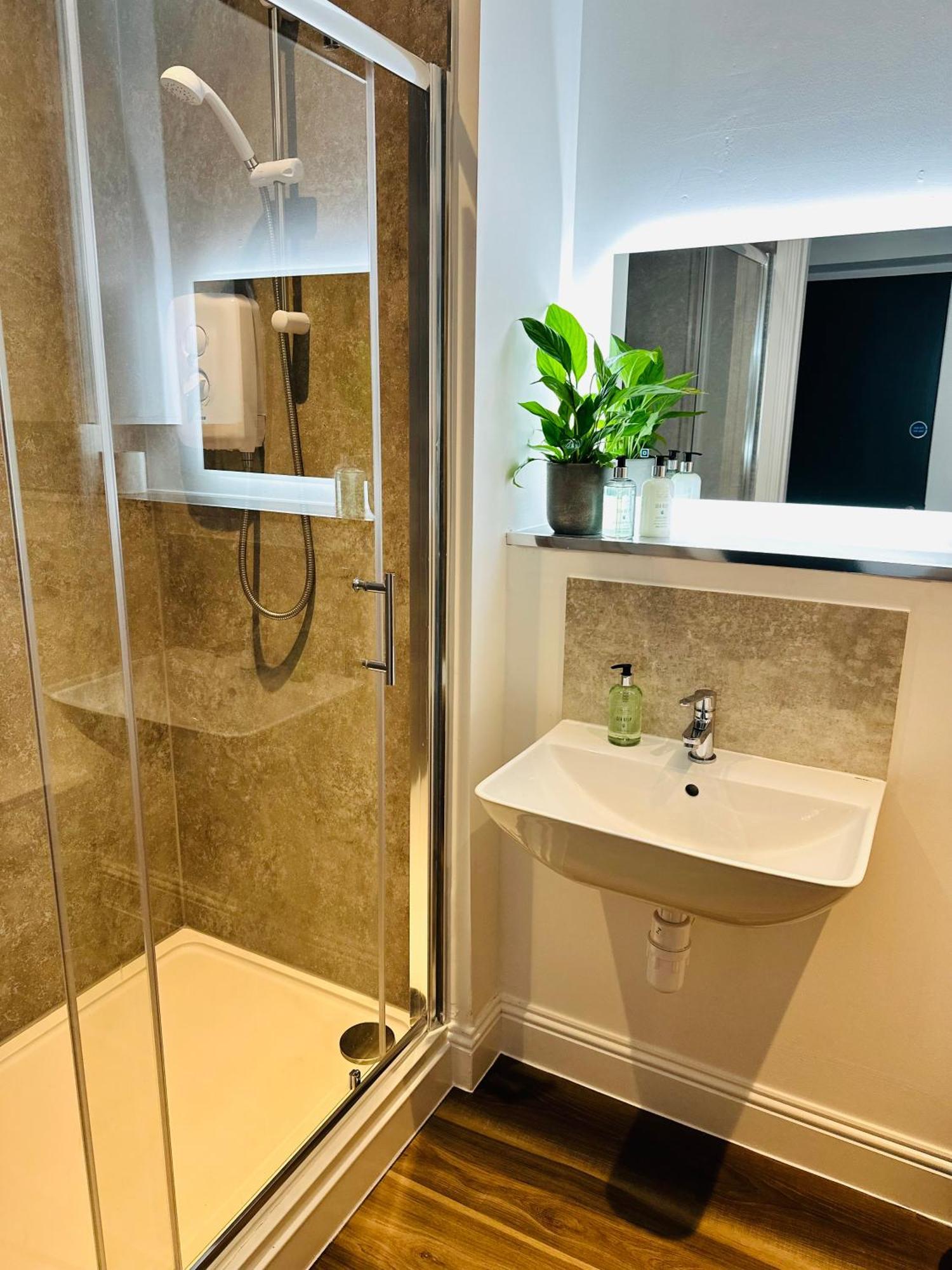 Barnet House Serviced Apartments ダンファームリン エクステリア 写真