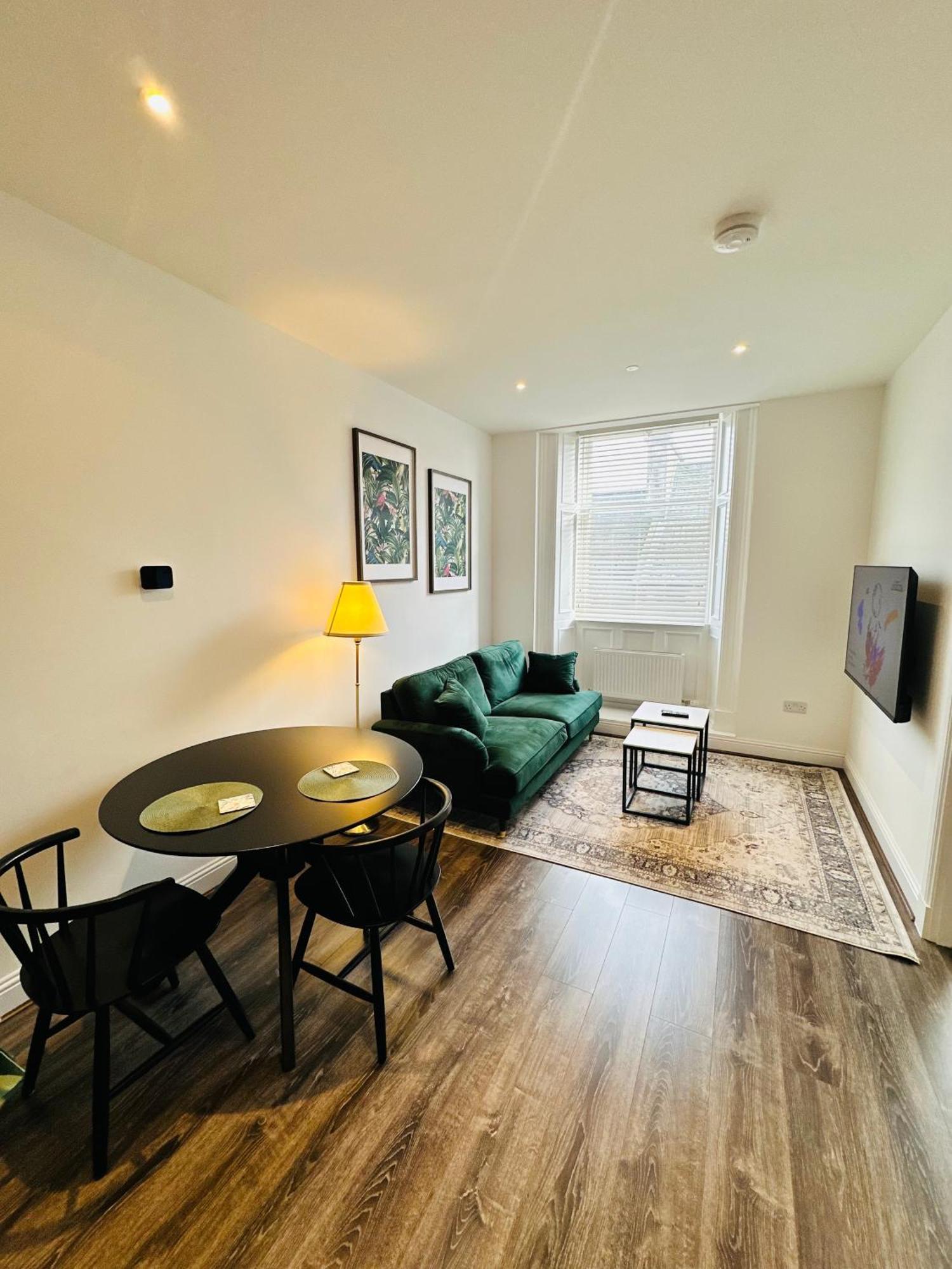 Barnet House Serviced Apartments ダンファームリン エクステリア 写真